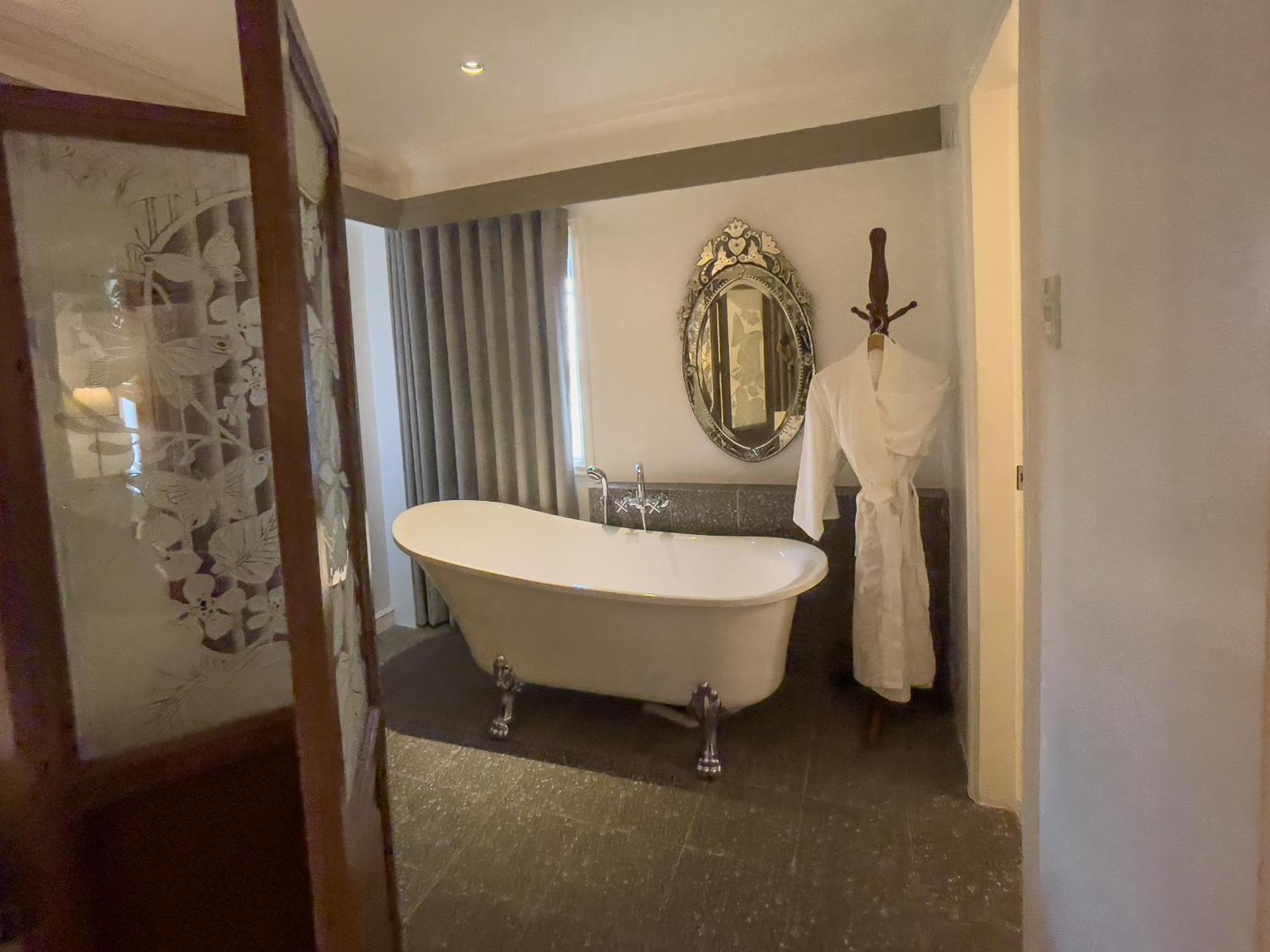 Miranamin Nest Entire In Miranila Heritage Compound For 30pax Manila
